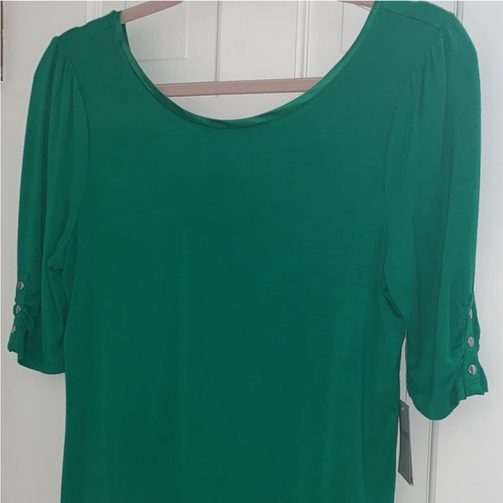 Carmen Marc Valvo Green☘️☘️☘️ Knit Elbow Sleeve Top - size M